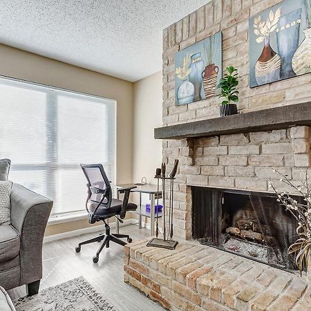 Cheerful 3-Bedroom Home With Indoor Fireplace Houston Exterior foto